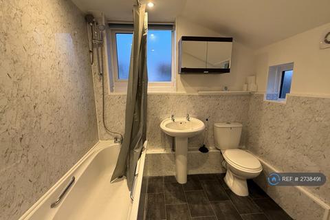 3 bedroom terraced house to rent, Selbourne Road, Gillingham, ME7
