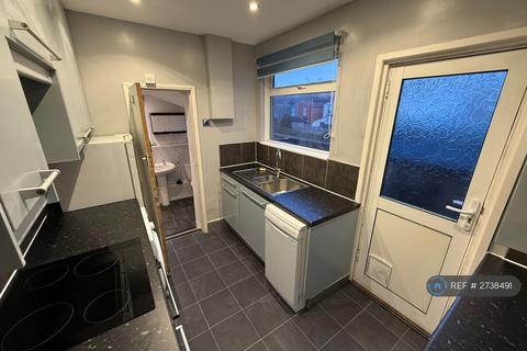 3 bedroom terraced house to rent, Selbourne Road, Gillingham, ME7