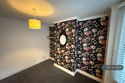 3 bedroom terraced house to rent, Selbourne Road, Gillingham, ME7