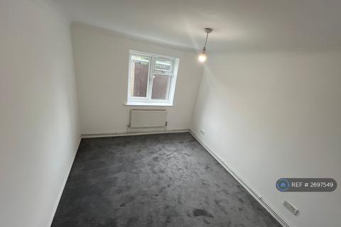 2 bedroom flat to rent, Palliser Drive, Rainham, RM13