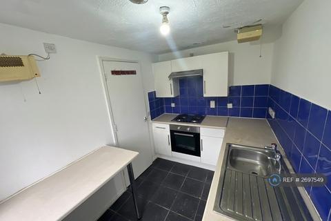 2 bedroom flat to rent, Palliser Drive, Rainham, RM13