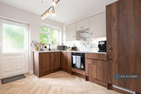 2 bedroom end of terrace house to rent, Vincent Road, Kingston Upon Thames, KT1