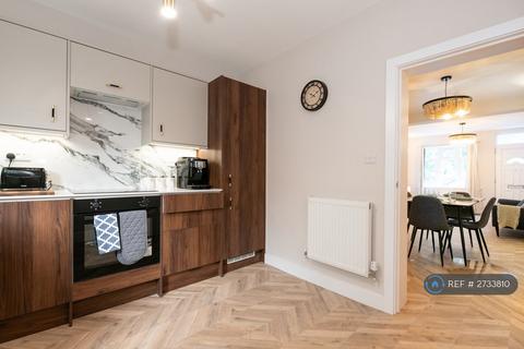 2 bedroom end of terrace house to rent, Vincent Road, Kingston Upon Thames, KT1