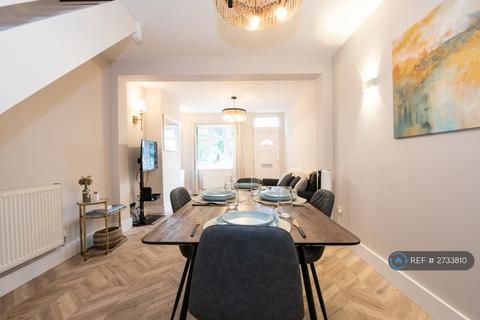 2 bedroom end of terrace house to rent, Vincent Road, Kingston Upon Thames, KT1