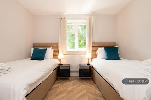2 bedroom end of terrace house to rent, Vincent Road, Kingston Upon Thames, KT1