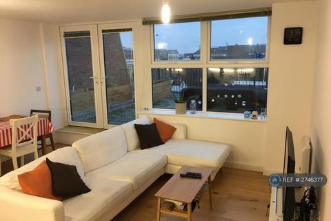 2 bedroom flat to rent, Portman House, Romford, RM1