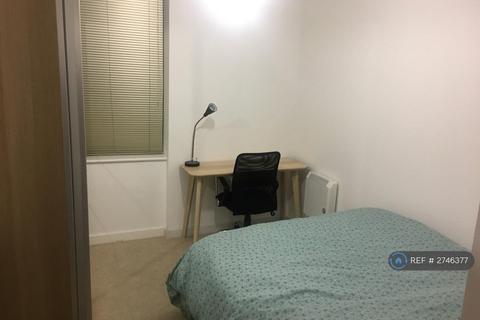 2 bedroom flat to rent, Portman House, Romford, RM1