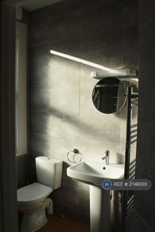 Front Shower Room