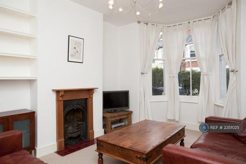 1 bedroom flat to rent, Cambray Road, London, SW12