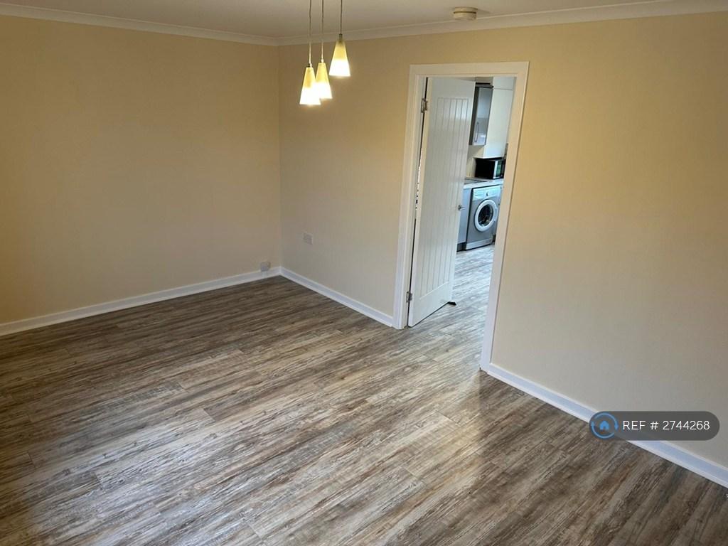 Lounge ( To Kitchen)
