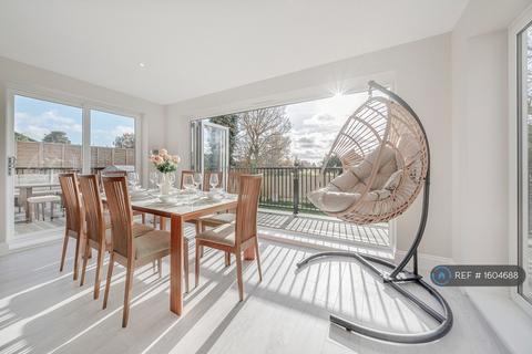 5 bedroom detached house to rent, London Road, Bagshot, GU19