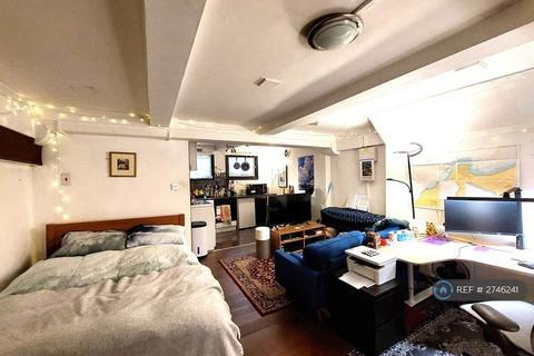 Studio to rent, Worship Street, London, EC2A