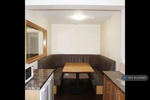 6 bedroom flat to rent, Hawks Road, Kingston Upon Thames, KT1