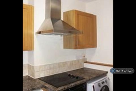 6 bedroom flat to rent, Hawks Road, Kingston Upon Thames, KT1