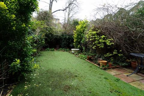 2 bedroom apartment for sale, Sutherland Avenue, - Private Garden