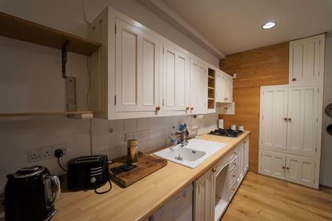 2 bedroom apartment for sale, Sutherland Avenue, - Private Garden