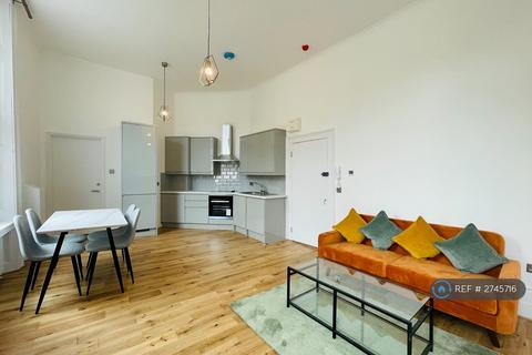 Studio to rent, King's Cross Road, London, WC1X