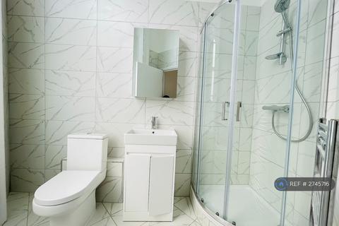 Studio to rent, King's Cross Road, London, WC1X
