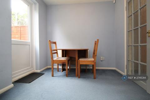 3 bedroom terraced house to rent, Redhouse Close, High Wycombe, HP11