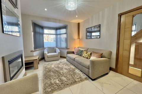 3 bedroom end of terrace house for sale, Warren Farm Road, Kingstanding, Birmingham, B44 0PX
