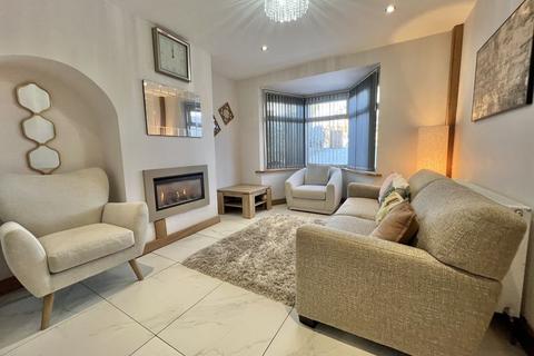 3 bedroom end of terrace house for sale, Warren Farm Road, Kingstanding, Birmingham, B44 0PX