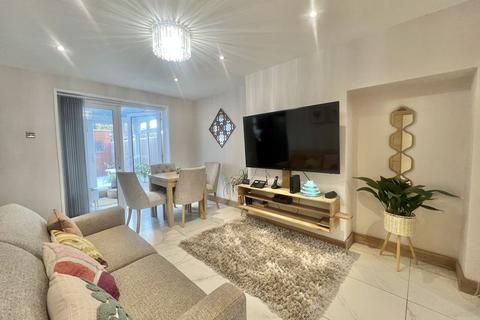 3 bedroom end of terrace house for sale, Warren Farm Road, Kingstanding, Birmingham, B44 0PX