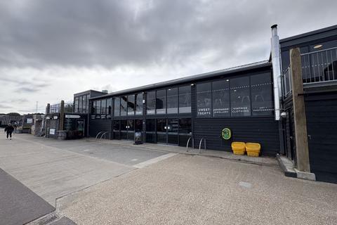Property to rent - SMALL RETAIL UNIT TO RENT ON FLEXIBLE TERMS