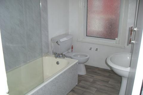 2 bedroom terraced house to rent, Raincliffe Terrace, Leeds LS9