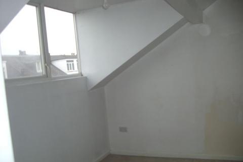 2 bedroom terraced house to rent, Raincliffe Terrace, Leeds LS9