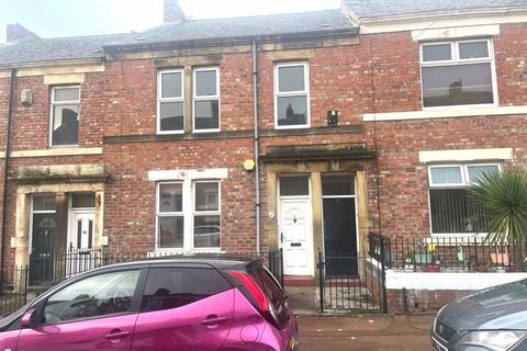 3 bedroom apartment to rent, Rodsley Avenue, Gateshead