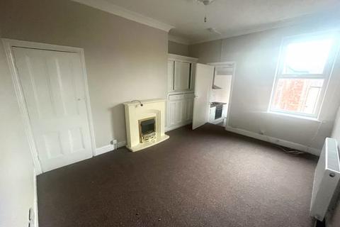 3 bedroom apartment to rent, Rodsley Avenue, Gateshead
