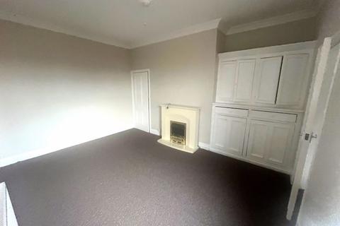 3 bedroom apartment to rent, Rodsley Avenue, Gateshead