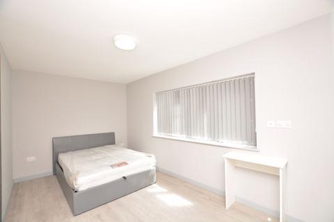Property to rent - Market Place, Gerrards Cross