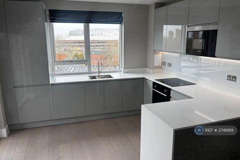 2 bedroom flat to rent, Hyde Apartments, London, SW11