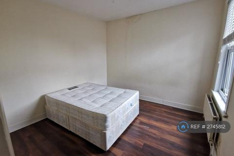 2 bedroom flat to rent, High Road Leytonstone, London, E11