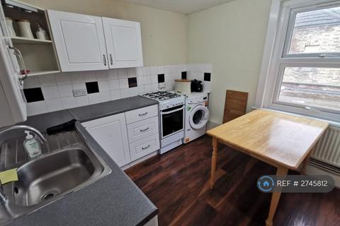 2 bedroom flat to rent, High Road Leytonstone, London, E11