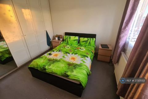 1 bedroom in a house share to rent, Hemery Road, Greenford, UB6