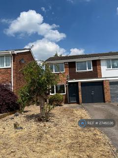 3 bedroom semi-detached house to rent, Walnut Close, Nuneaton, CV10