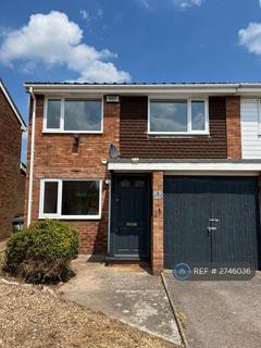 3 bedroom semi-detached house to rent, Walnut Close, Nuneaton, CV10