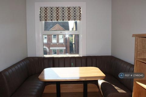 4 bedroom flat to rent, Hawks Road, Kingston Upon Thames, KT1