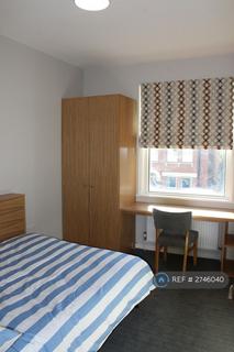 4 bedroom flat to rent, Hawks Road, Kingston Upon Thames, KT1