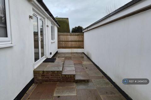 Studio to rent, Sherwood Road, Seaford, BN25