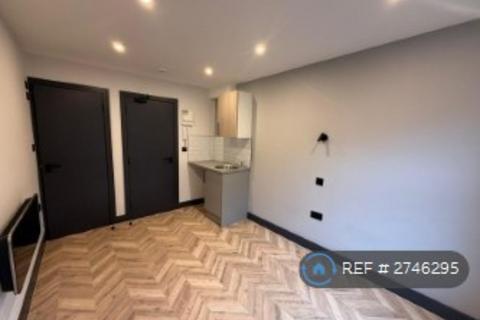 1 bedroom in a house share to rent, Godstone Road, Whyteleafe, CR3