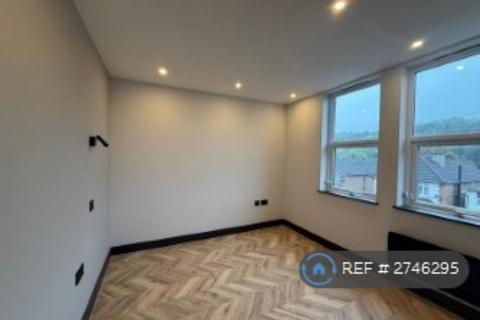 1 bedroom in a house share to rent, Godstone Road, Whyteleafe, CR3