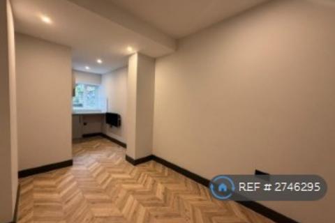 1 bedroom in a house share to rent, Godstone Road, Whyteleafe, CR3