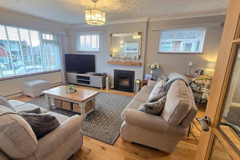 3 bedroom detached bungalow for sale, Cowdray Park Road, Bexhill-on-Sea, TN39