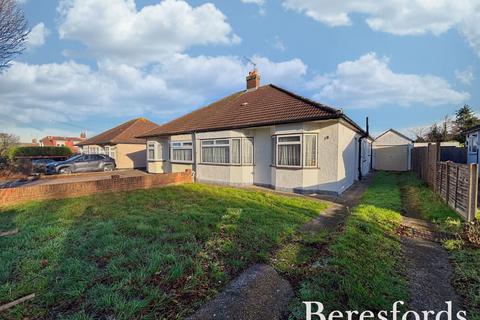 2 bedroom bungalow for sale, Hornbeam Avenue, Upminster, RM14