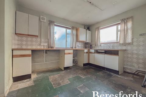 2 bedroom bungalow for sale, Hornbeam Avenue, Upminster, RM14