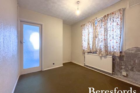 2 bedroom bungalow for sale, Hornbeam Avenue, Upminster, RM14