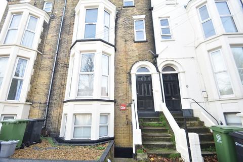 2 bedroom flat to rent, Kent Road, Southsea PO5